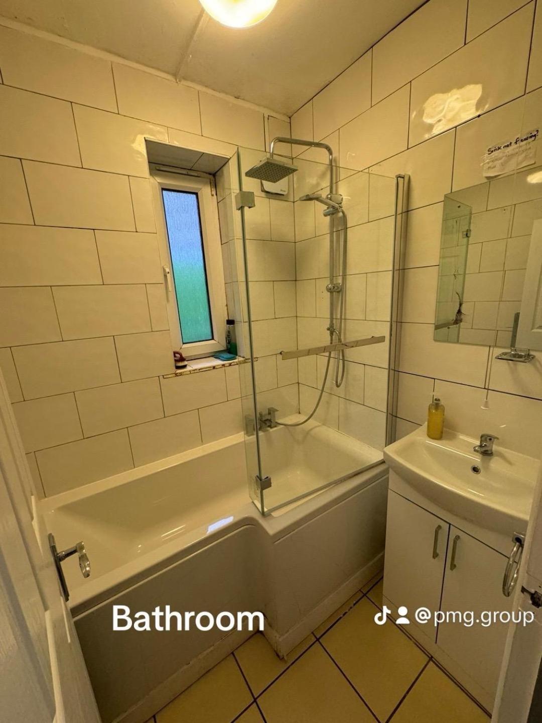 Holiday Villa Лондон Екстер'єр фото